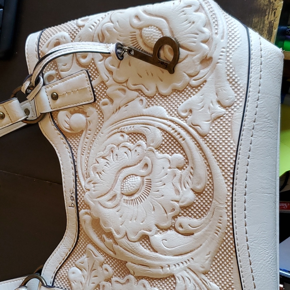 Born ( BOC ) ivory purse. Must see! Raised Floral Design. - Picture 16 of 16